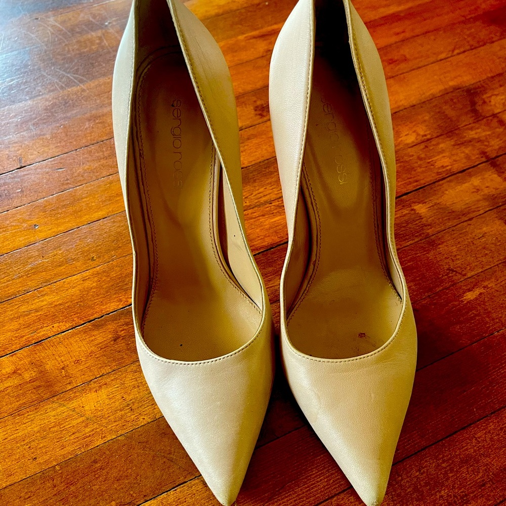 Sergio Rossi pump in cream color,4 inch heels!